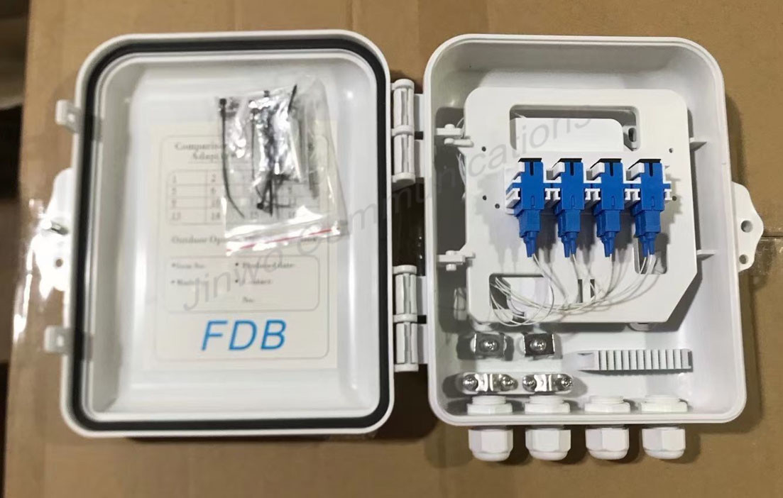les noyaux de la boîte de distribution de 1X8 FTTH 8 câblent la boîte de jonction avec le TB